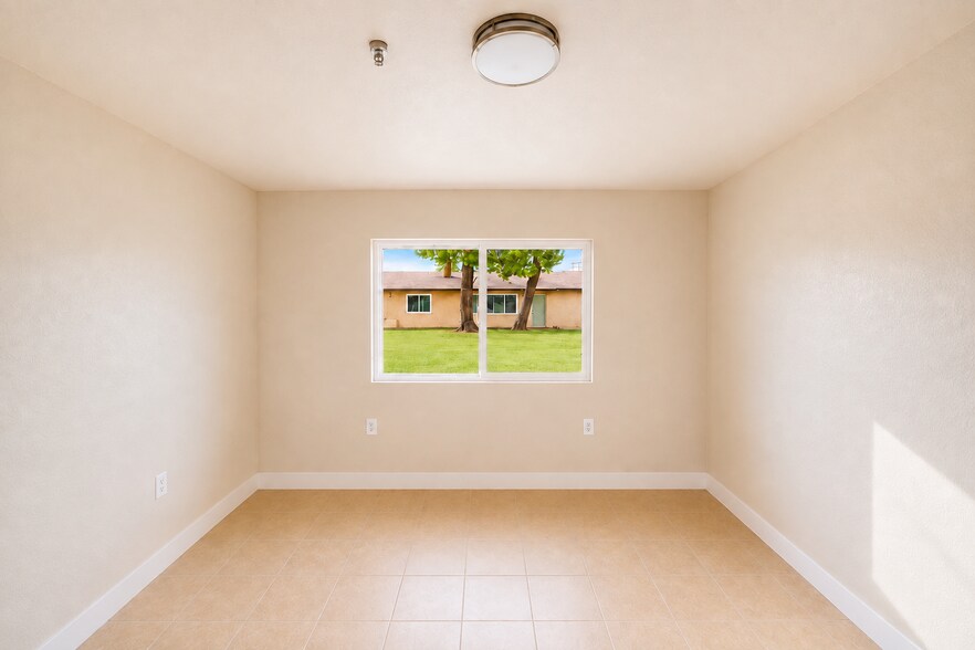 More Photos Of 16012-16020 Juniper St, Hesperia Assisted Living For Lease