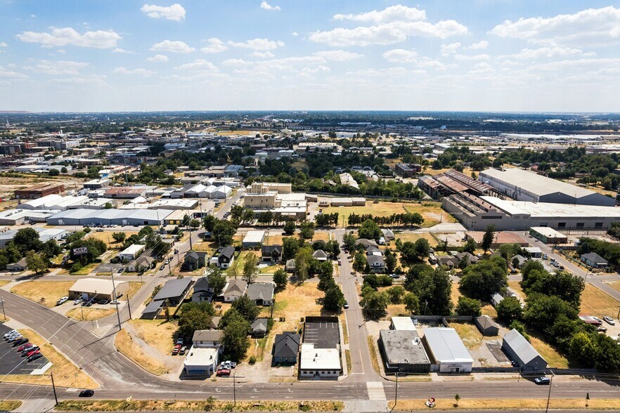 More Photos Of 1420 Linwood Blvd, Oklahoma City Office For Sale