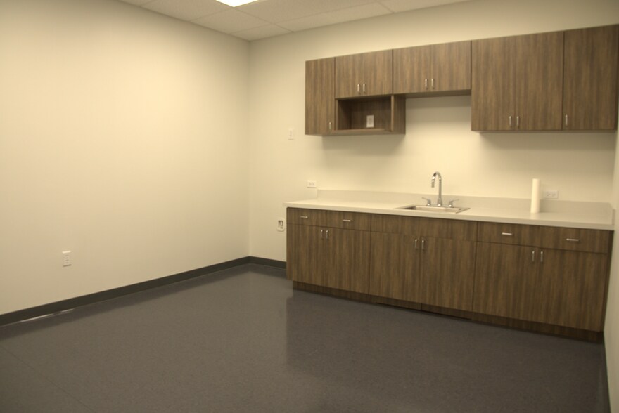 More Photos Of 3240 Clover Ridge Ave, Ruskin Unknown For Lease