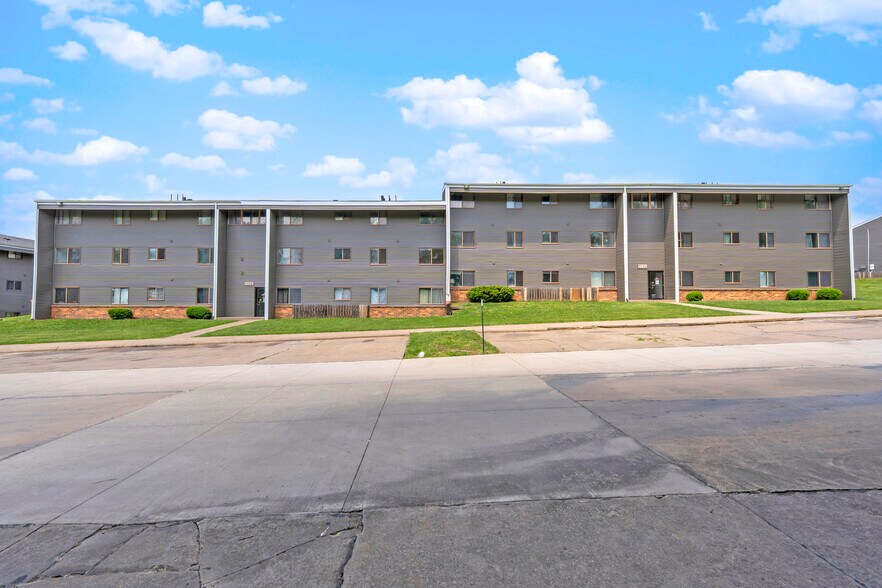 More Photos Of 7118 Hillandale Rd, Davenport Apartments For Sale