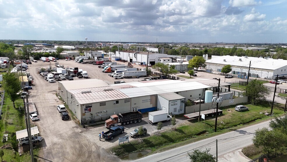 More Photos Of 7607 Fairview St, Houston Manufacturing For Sale