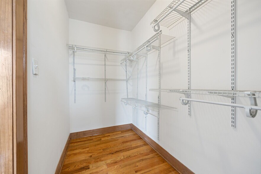 More Photos Of 1400-1410 W Devon Ave, Chicago Apartments For Sale