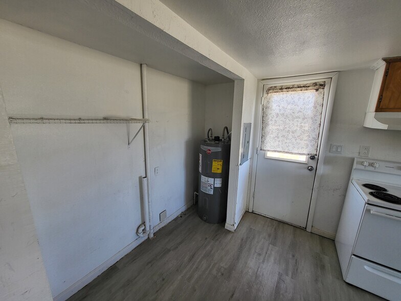 More Photos Of 521 Fairbanks St, Pahrump Self Storage For Sale