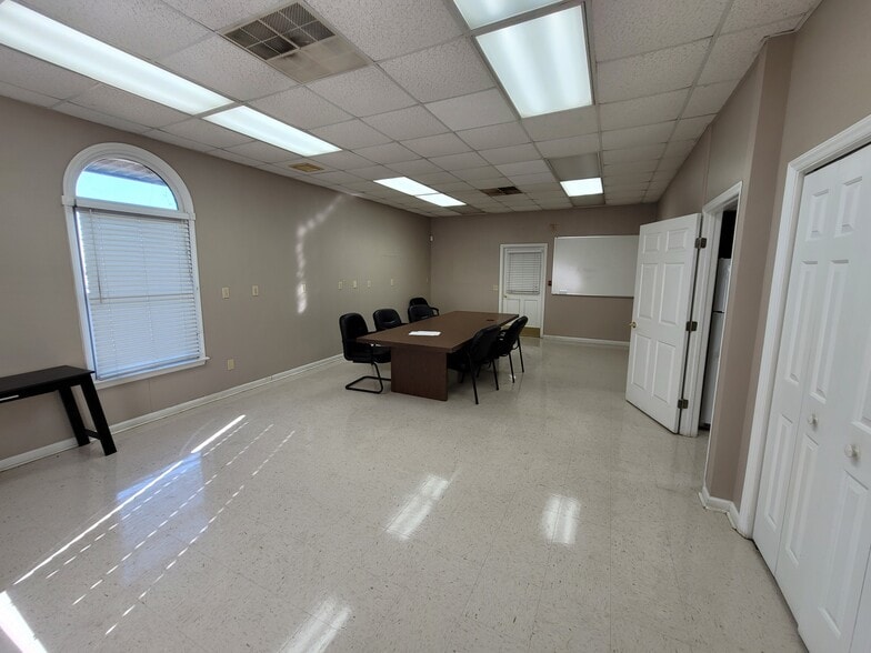 More Photos Of 148 Industrial Park Dr, Rockingham Warehouse For Sale