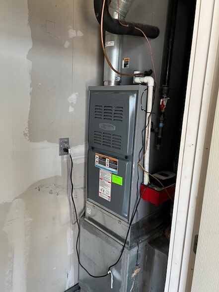 More Photos Of 2124 NW 39th St, Oklahoma City Storefront For Lease