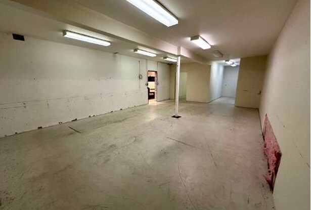 More Photos Of 1496-1498 Rupert St, North Vancouver District Warehouse For Sale