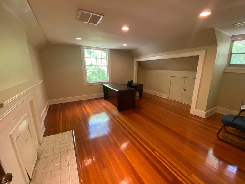 More Photos Of 114 Whitsett St, Greenville Office For Lease