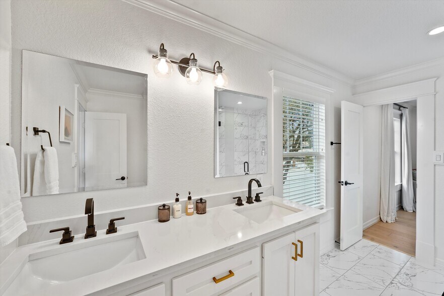 More Photos Of 235 Westheimer Rd, Houston Apartments For Sale