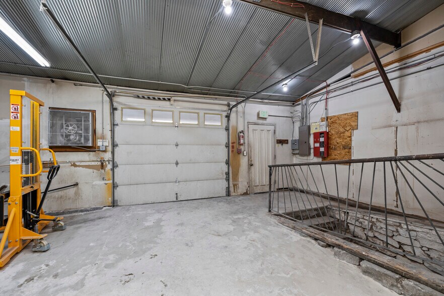 More Photos Of 133 W 4th St, Loveland Freestanding For Lease