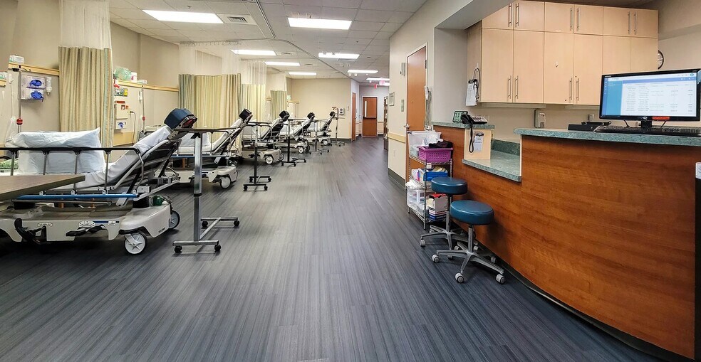More Photos Of 3201 S Tamiami Trl, Sarasota Medical For Sale