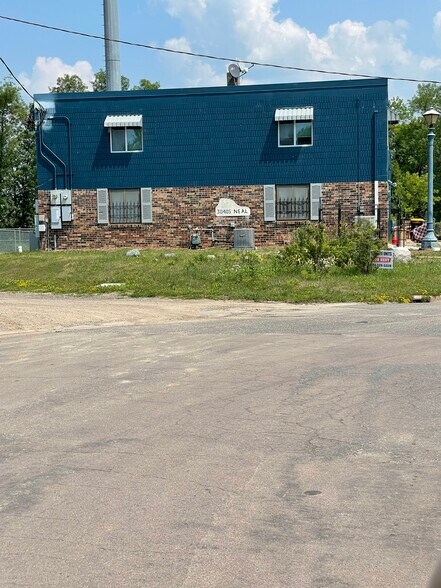 Primary Photo Of 30401-30405 Neal Ave, Lindstrom Warehouse For Sale