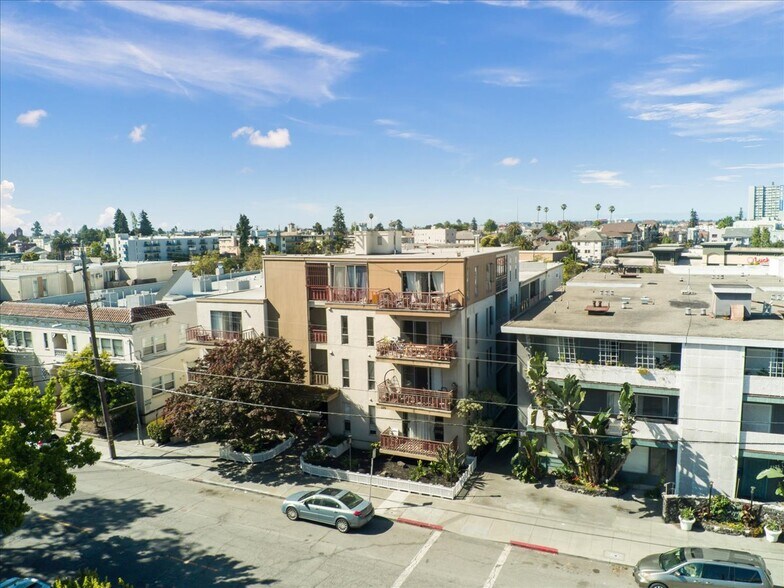 More Photos Of 220 Athol Ave, Oakland Apartments For Sale