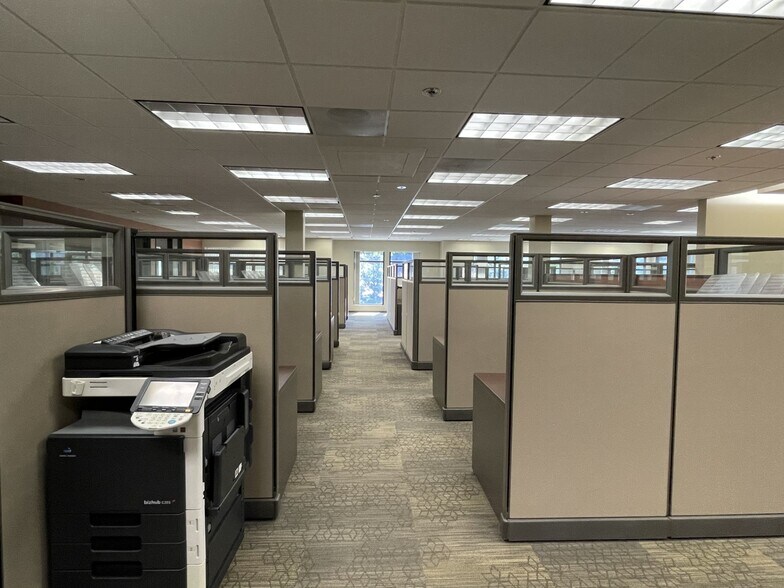 More Photos Of 159 Parrot Ln, Simi Valley Office For Sale