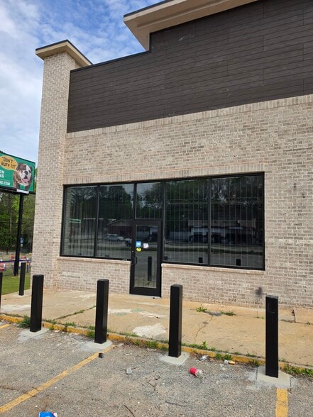 More Photos Of 3858 Glenwood Rd, Decatur Unknown For Lease