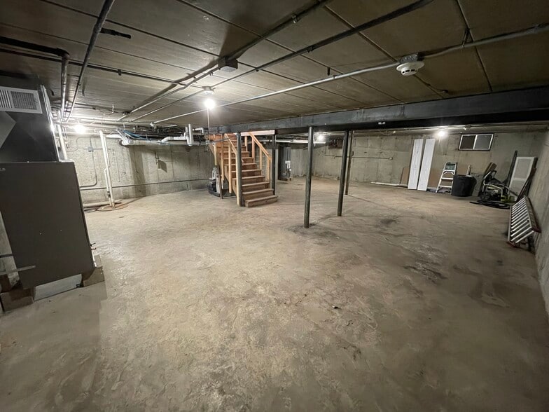 More Photos Of 215 N Waukegan Rd, Lake Bluff Convenience Store For Sale