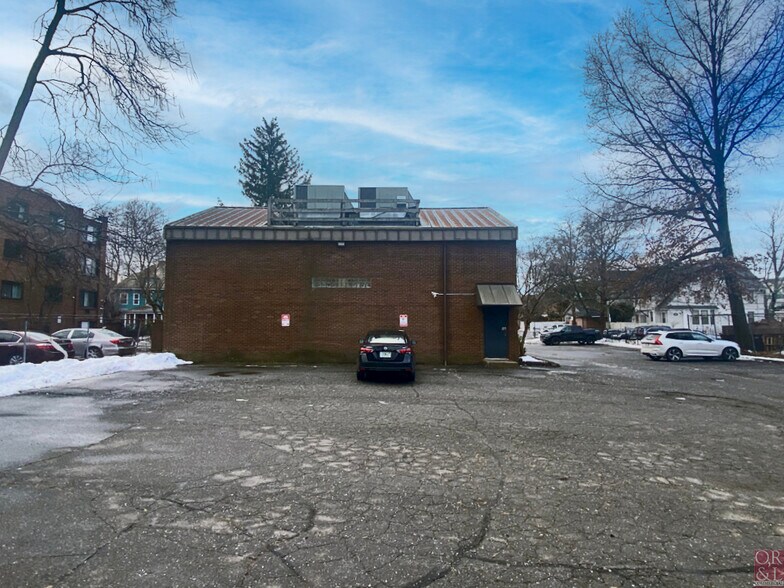 More Photos Of 290-294 Collins St, Hartford Medical For Lease