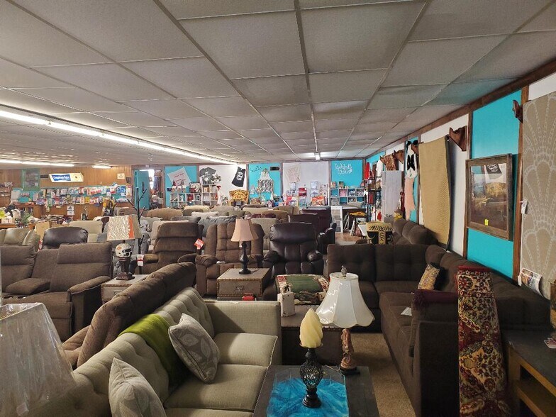 More Photos Of 507 Broadway St, Okemah Department Store For Sale