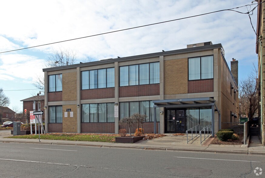 More Photos Of 310 Simcoe St S, Oshawa Office For Lease