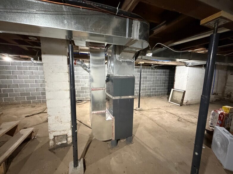 More Photos Of 105 W Vine St, Yutan General Retail For Sale