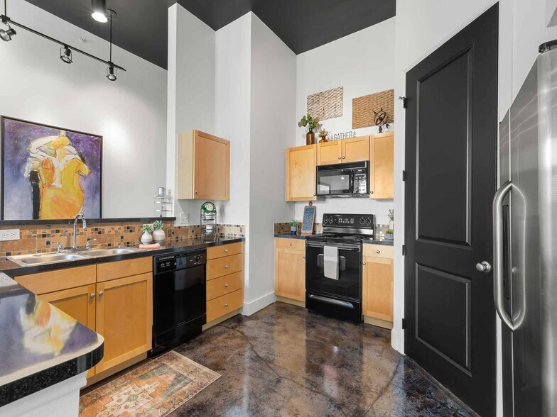 More Photos Of 2000 E Arapaho Rd, Richardson Apartments For Lease