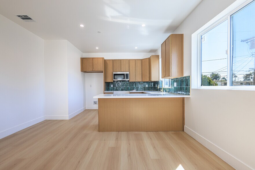 More Photos Of 2424 S West View St, Los Angeles Multifamily For Sale