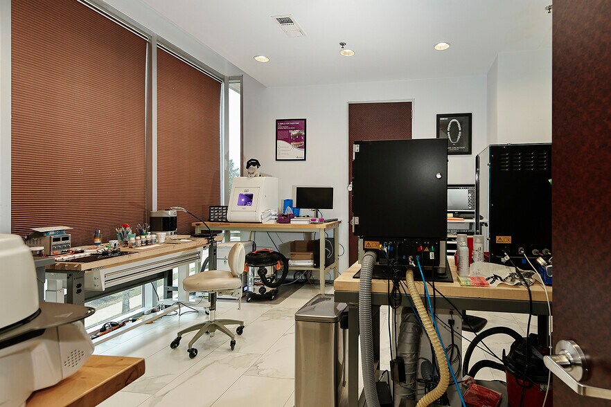 More Photos Of 114 Vision Park Blvd, Shenandoah Office For Sale