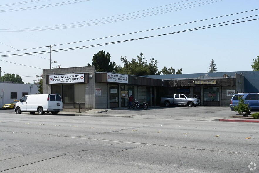 More Photos Of 2950 Middlefield Rd, Redwood City Freestanding For Lease