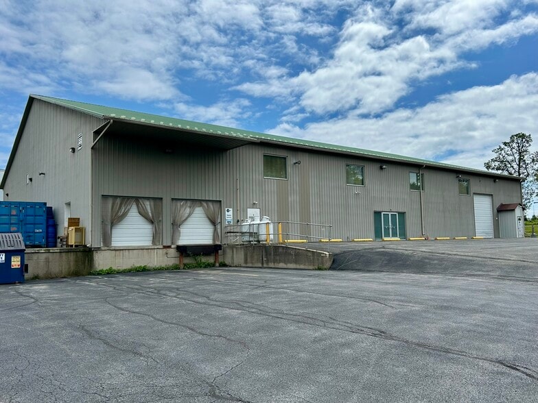 Primary Photo Of 137 Market Way, Mount Pocono Warehouse For Lease