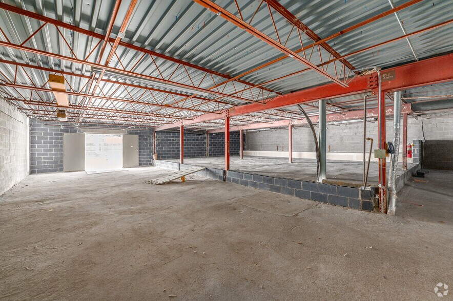 More Photos Of 630 Maryland Ave, Charleston Warehouse For Lease