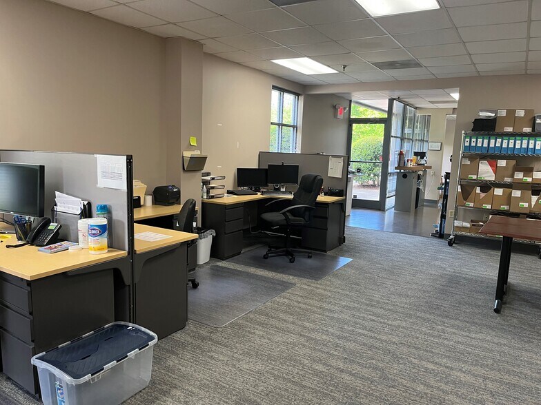 More Photos Of 3150 Stage Post Dr, Memphis Light Distribution For Lease