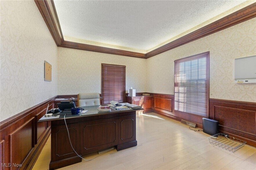 More Photos Of 925 Trailwood Dr, Youngstown Medical For Sale