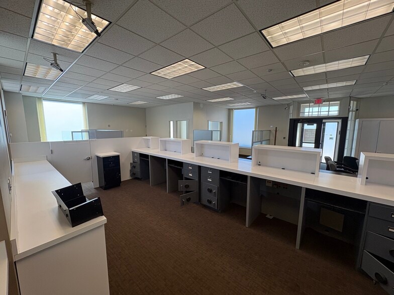 More Photos Of 23700 Goddard Rd, Taylor Bank For Lease