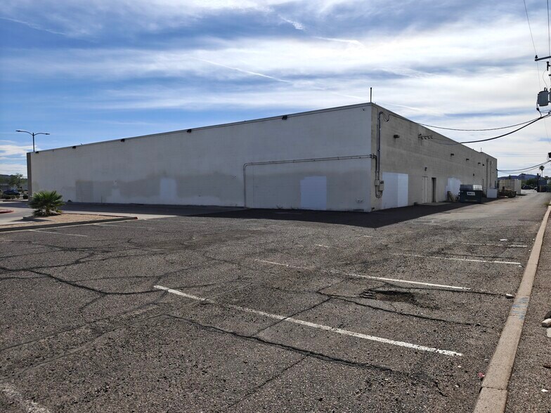 More Photos Of 3216 E Cactus Rd, Phoenix Freestanding For Lease