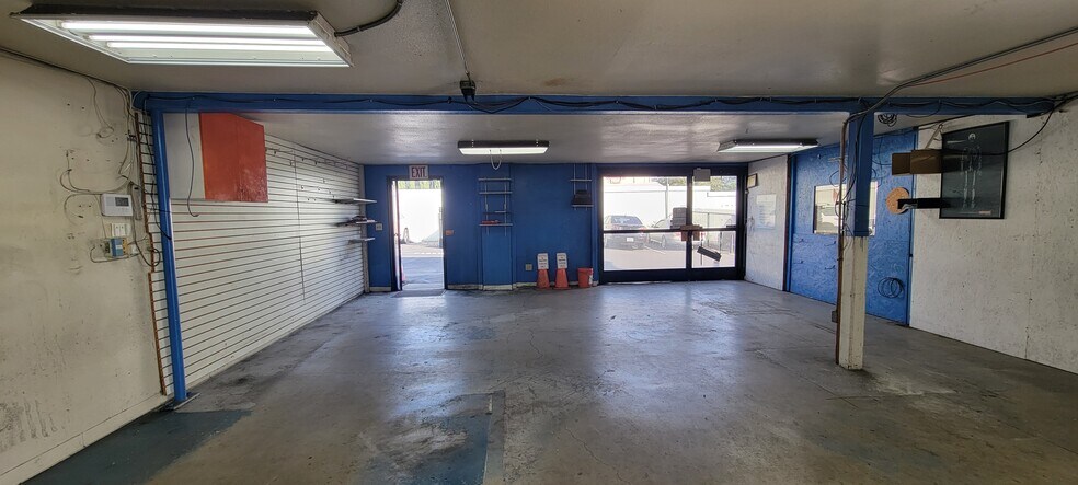 More Photos Of 611 E Route 66, Glendora Auto Repair For Lease