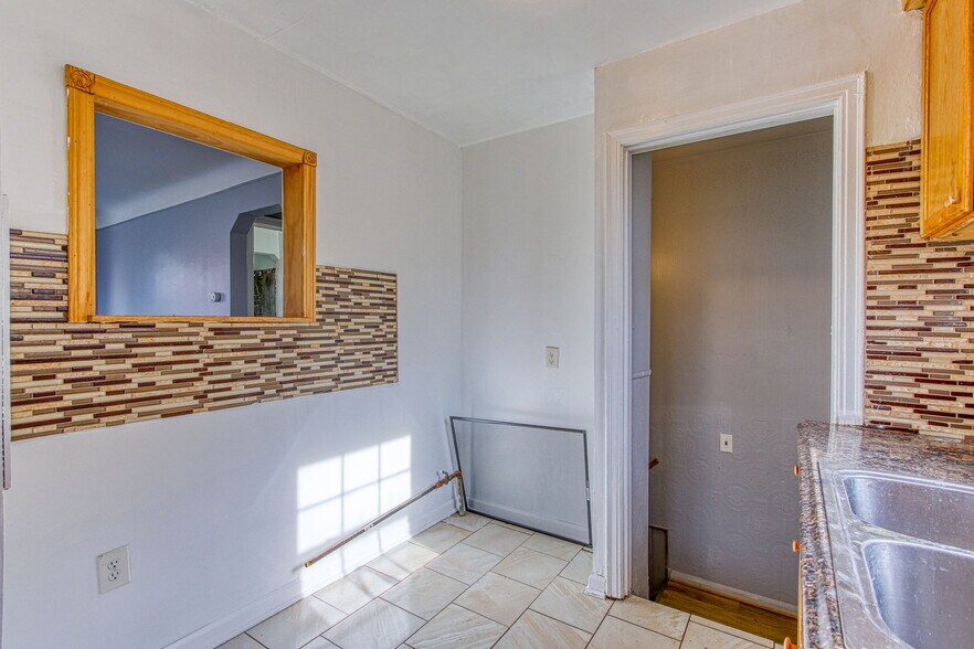More Photos Of 12014 Duchess St, Detroit Flex For Sale
