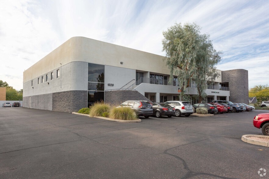 More Photos Of 1929 W Lone Cactus Dr, Phoenix Light Distribution For Sale