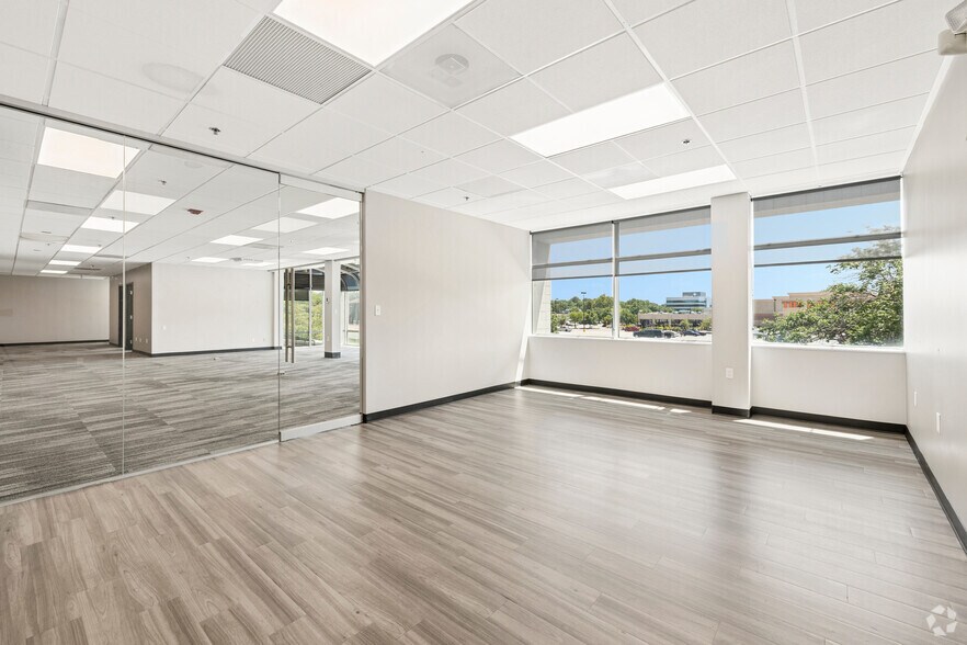 More Photos Of 7171 W 95th St, Overland Park Unknown For Lease