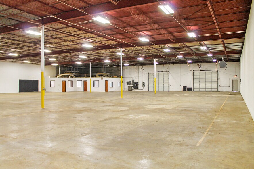 More Photos Of 151 Regal Row, Dallas Warehouse For Lease