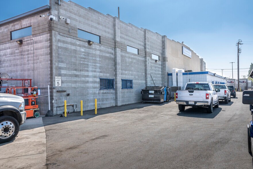 More Photos Of 10232-10234 Glenoaks Blvd, Pacoima Warehouse For Sale