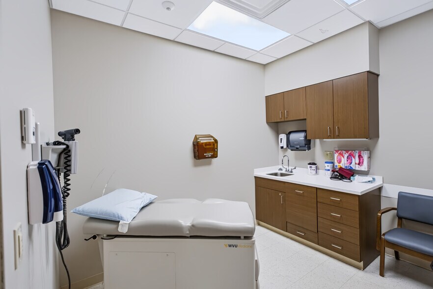 More Photos Of 1377 Locust Ave, Fairmont Medical For Sale