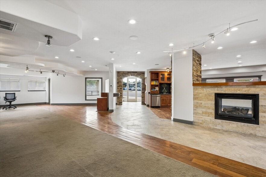 More Photos Of 1109 W Littleton Blvd, Littleton Office For Sale