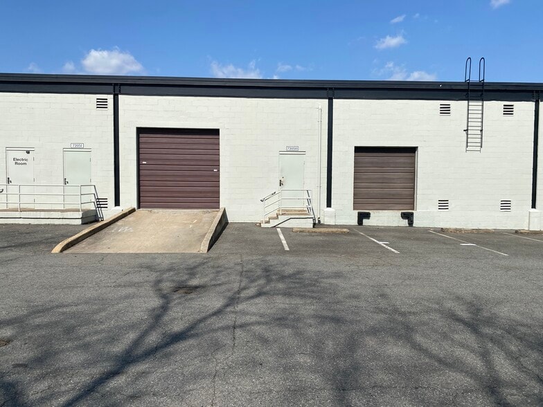 More Photos Of 7207 Lockport Pl, Lorton Warehouse For Lease