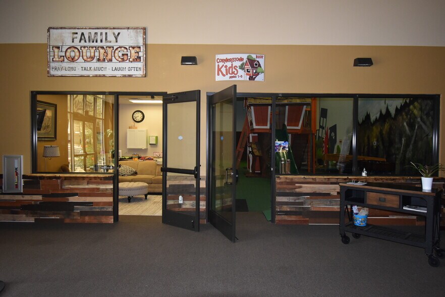 More Photos Of 73605 Dinah Shore Dr, Rancho Mirage Warehouse For Sale