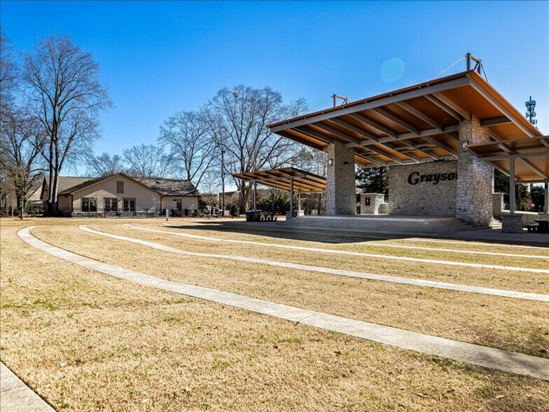 More Photos Of 2057 Grayson Hwy, Grayson Freestanding For Sale