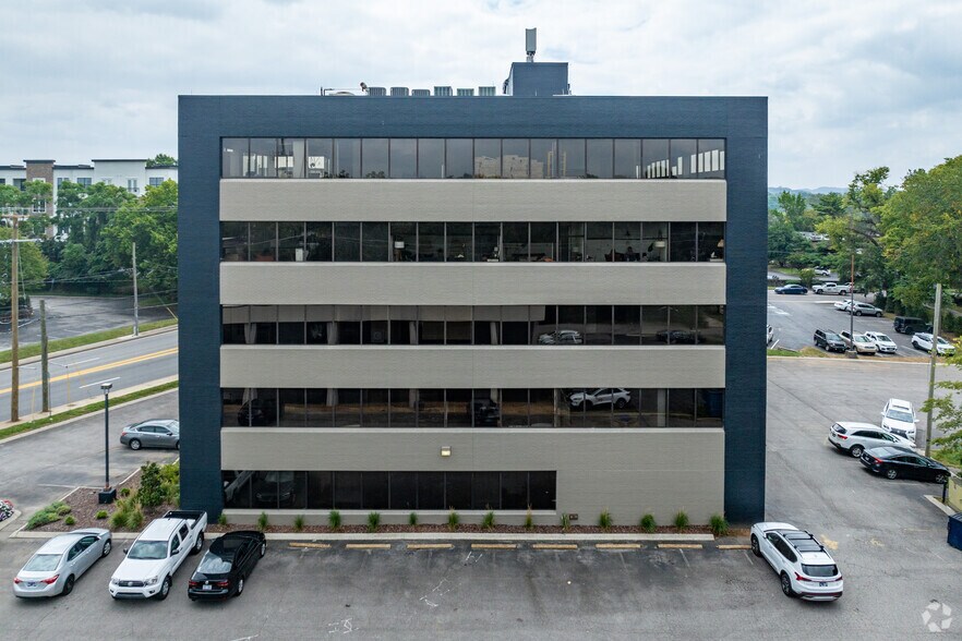 More Photos Of 2505 21st Ave S, Nashville Office For Lease