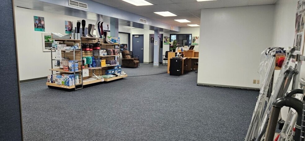 More Photos Of 94-479 Ukee St, Waipahu Flex For Lease