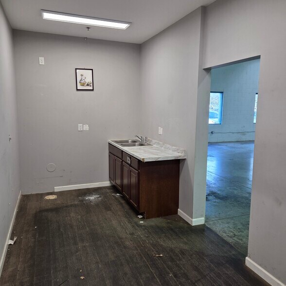 More Photos Of 1630 91st Ave NE, Blaine Manufacturing For Lease