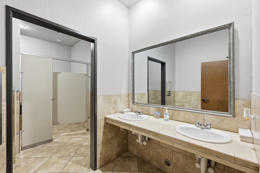 More Photos Of 3605 Yucca Dr, Flower Mound Medical For Sale