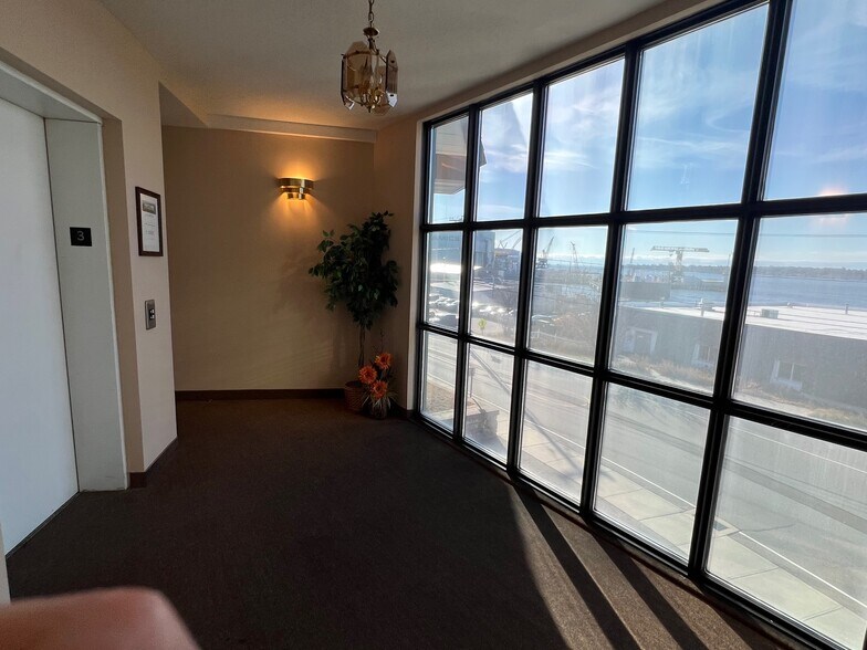 More Photos Of 402-404 Thames St, Groton Office For Lease