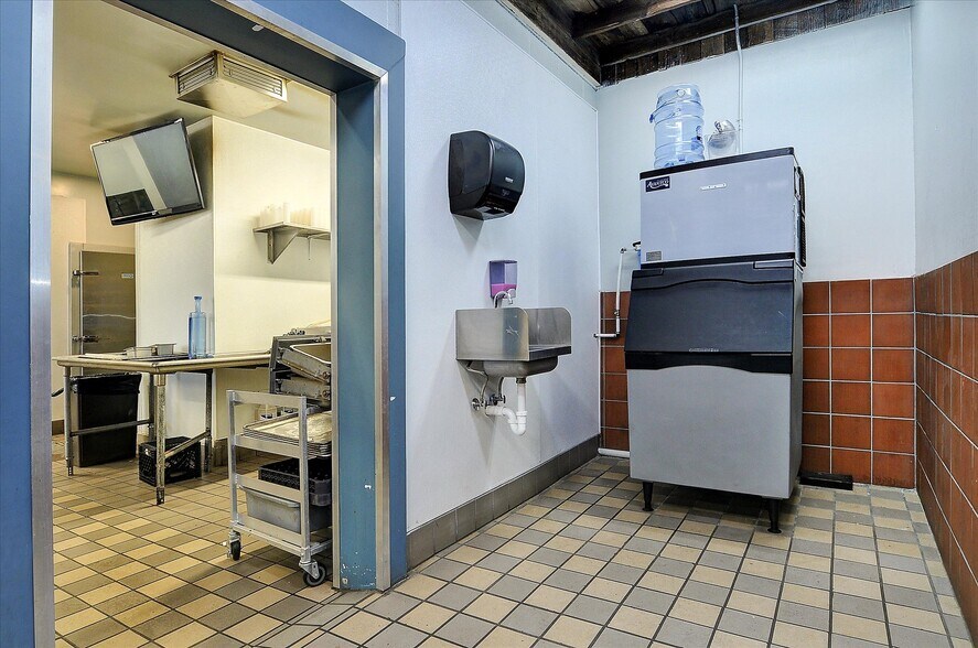 More Photos Of 720 E 50 Hwy, Salida Restaurant For Sale